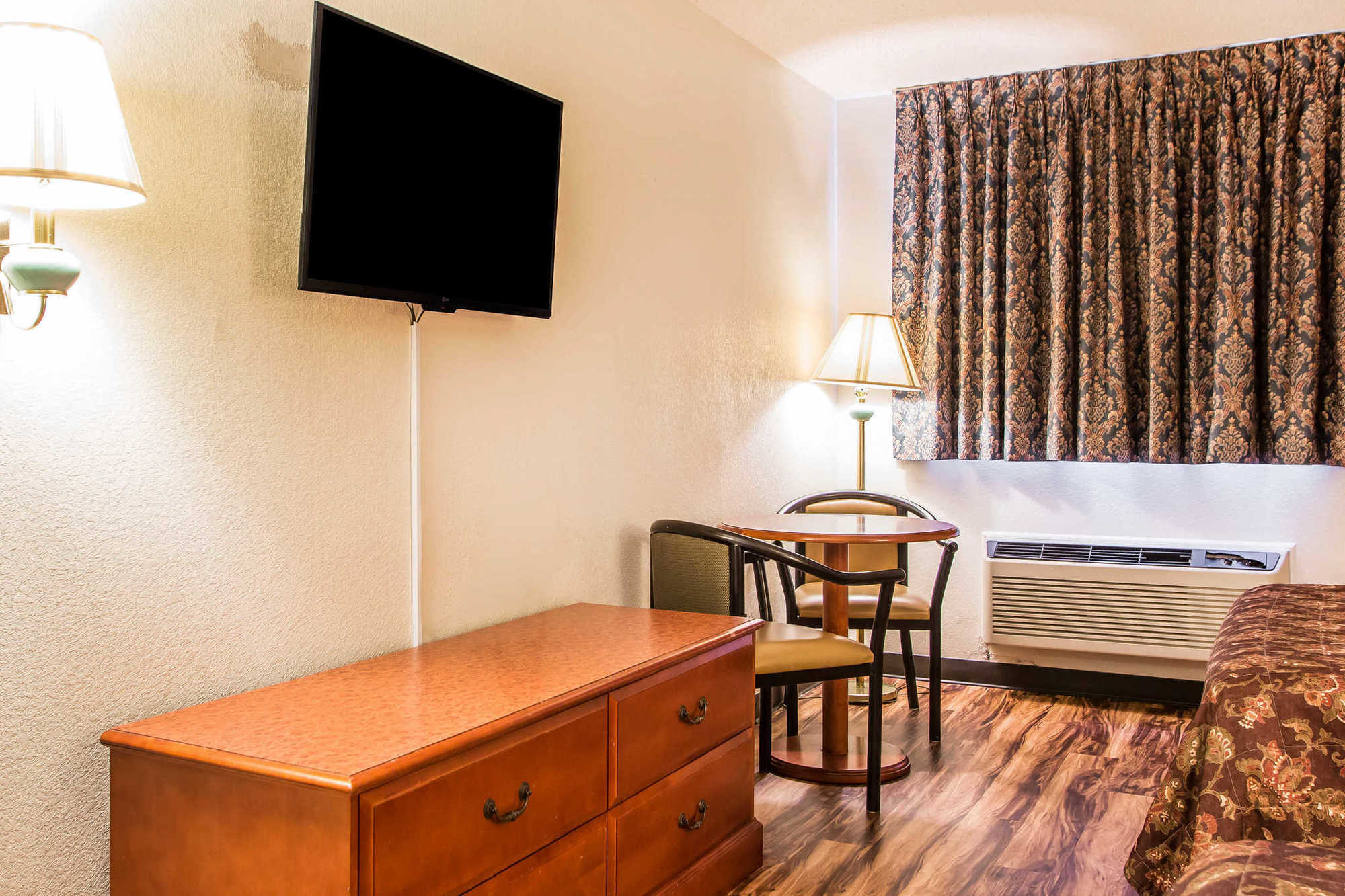 Red Lion Inn & Suites Caseyville Room photo